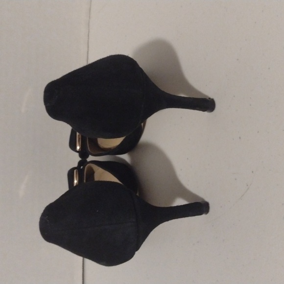 Classy black heel with bow and gold accents 6m bcbgeneration - Picture 2 of 11